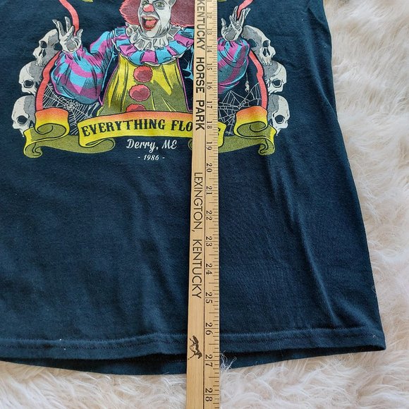 Gildan Men's Black Pennywise's Tunnel of Terror Derry ME.  T-Shirt Siz S - Picture 8 of 9